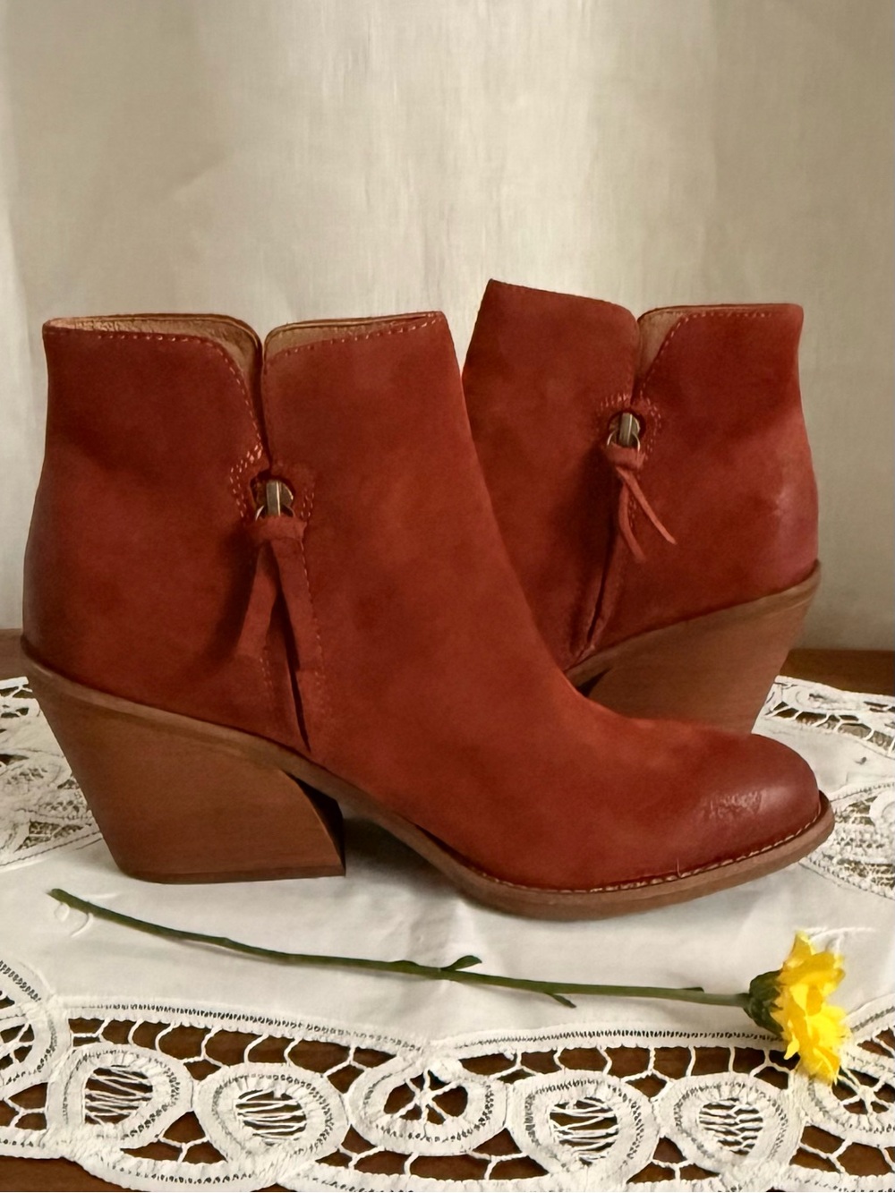 NWOT Sofft Suede Ankle Boots 8 Rose Rust Terracotta Block Heel Bootie Fall